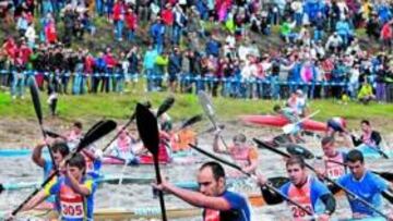 Los palistas en pleno descenso