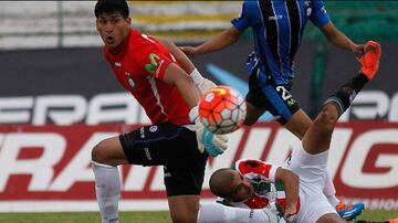 Formado en Huachipato, hoy es el portero titular de los acereros.