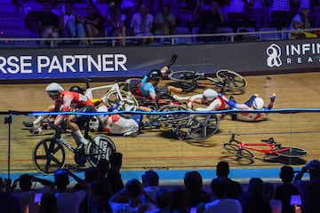 Caída múltiple en la Ronda 1 de la UCI Track Champions League en Mallorca.