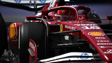 Charles Leclerc con el Ferrari de F1.