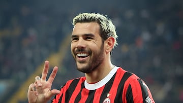 UDINE, ITALY - APRIL 11: Theo Hernandez of AC Milan celebrates after scoring the third goal during the Serie match between Udinese and Milan at Stadio Friuli on April 11, 2025 in Udine, Italy. (Photo by Claudio Villa/AC Milan via Getty Images)