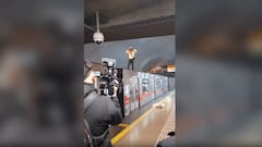 Un vendedor ambulante desata el caos en el Metro de Santiago: todo Chile comenta la escena
