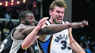 <b>EN RACHA. </b>Marc Gasol logró 14 puntos ante los Spurs.