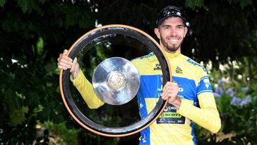 Damien Howson, del Orica-Scott, con su trofeo.