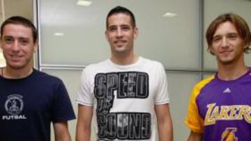 <b>LOS PORTEROS DE PERALADA. </b>Cristian Álvarez, Kiko Casilla y Dinu Moldovan posaron ayer en la Creu Blanca tras la revisión médica.