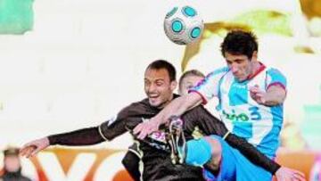 <b>PELEADO. </b>Bercianos y leoneses se emplearon con mucha intensidad durante todo el encuentro.