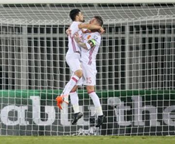 Spain's Nolito (L) and Sergio Ramos (R) celebrate after scoring during the World Cup 2018 qualifier football match Albania vs Spain in Loro Borici stadium in the city of Shkoder on October 9, 2016. / AFP PHOTO / GENT SHKULLAKU