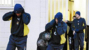 <B>ACLIMATÁNDOSE</B>. Jotha y Carmelo, ayer antes de entrenarse ayer al lado del estadio Helmántico.
