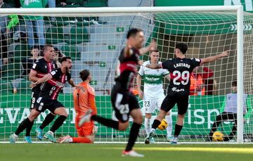 El centrocampista del equipo cartagenero sacó su olfato de killer y, tras seguir la jugada, sorprendió a la defensa y el portero del Elche para conseguir el gol de la victoria para su equipo.