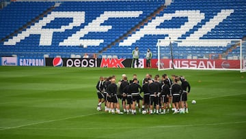 Los jugadores del Legia se entrenaron en el Bernabéu.