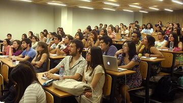 Estas son las tres carreras universitarias que deberías estudiar en Chile por su valoración, según la IA