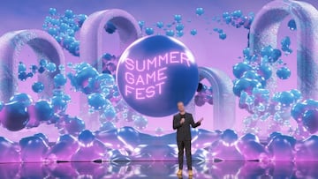 el cantante de samu hace de maestro de ceremonias ante los suyos.