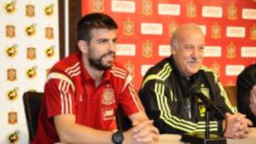 Del Bosque, con Piqué.