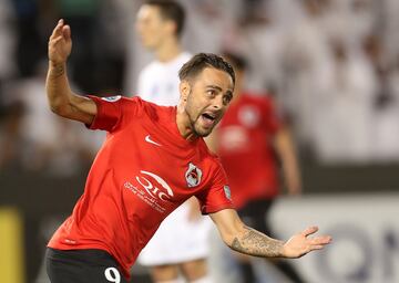 Fichó por el Al-Rayyan en 2015 y estuvo hasta el 2017.
 