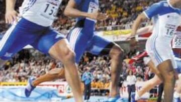 <b>EL MÁS RÁPIDO. </b>Jason Gardener, a la izquierda, se impone en la final de los 60 metros lisos y gana su tercer título europeo en velocidad.