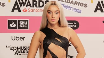 Loa Indigo, posando en el photocall de Los40 Music Awards.