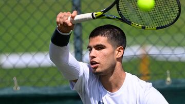 El tenista español Carlos Alcaraz durante un entrenamiento antes del torneo de Wimbledon.