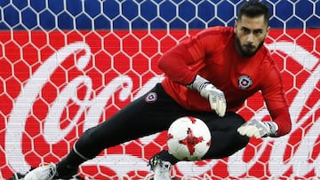Futbol, entrenamiento de la seleccion chilena en el estadio Spartak Arena.
El arquero de la seleccion chilena Johnny Herrera es fotografiado durante el entrenamiento en el estadio Spartak Arena de Moscu, Rusia.
17/06/2017
Andres Pina/Photosport
******