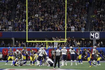 Stephen Gostkowski pudo adelantar a los Patriots en el primer cuarto, pero el ovoide no logró entrar en el intento de 46 yardas.