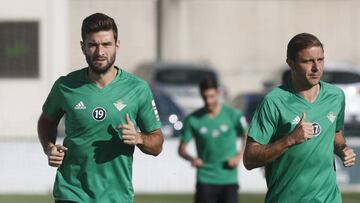 25/10/17
 ENTRENAMIENTO PRIMERA DIVISION
 
 BETIS
 
 JOAQUIN Y BARRAGAN