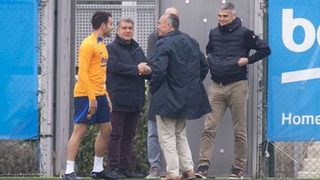 Laporta, Rafa Yuste y Jordi Cruyff pasaron por el entrenamiento y saludaron, entre otros, a Eric Garcia.