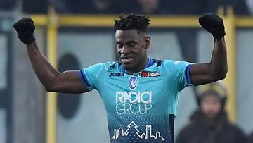 Duván Zapata celebra un gol con el Atalanta