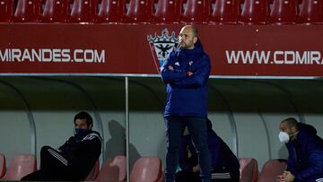 MIRANDA DE EBRO, SPAIN - MARCH 13: Head coach Jose Alberto Lopez of CD Mirandes looks on during the Liga Smartbank match between CD Mirandes and RCD Espanyol at Estadio Municipal de Anduva on March 13, 2021 in Miranda de Ebro, Spain. Sporting stadiums around Spain remain under strict restrictions due to the Coronavirus Pandemic as Government social distancing laws prohibit fans inside venues resulting in games being played behind closed doors. (Photo by Angel Martinez/Getty Images)