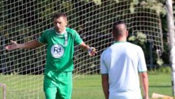 Miroslav Djukic dirige el primer entrenamiento del Cordoba.