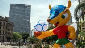 La mascota del Mundial de Brasil, en las calles de Sao Paulo.