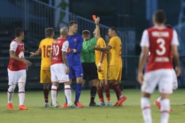 El rojo enfrentó en EE.UU. al campeón de la Uefa Europa League.