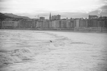 Hoy en día lleva dos grupos de tecnificación en la escuela Groseko Indarra y además es tatuador en un estudio de la parte vieja llamado Shibumi. 
