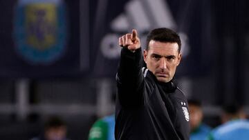 Argentina&#039;s coach Lionel Scaloni gestures during the Conmebol 2021 Copa America football tournament final match against Bolivia at the Monumental Stadium in Buenos Aires on September 9, 2021. (Photo by Juan Ignacio RONCORONI / POOL / AFP)