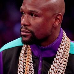 ¡Acaban con Mayweather en redes sociales tras costoso outfit!