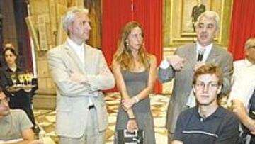 <b>ENTRE CATALANES. </b>Gemma Mengual, Pasqual Maragall y los atletas paralímpicos compartieron una recepción en la que se llevaron ropa.