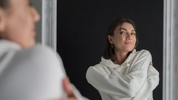 There are several factors that explain why our reflection in the mirror is perceived differently than how we see ourselves in photographs.