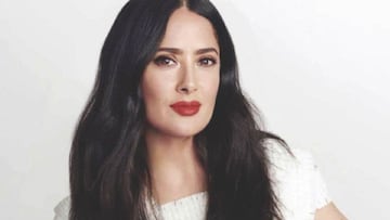 Salma Hayek comienza el año deslumbrando con sus posados en bikini