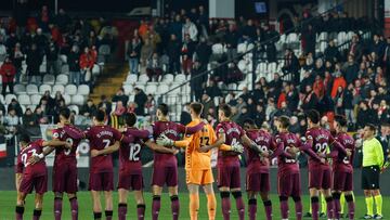 MADRID, 07/02/2025.- Los jugadores del Valladolid antes del partido de LaLiga de fútbol que Rayo Vallecano y Real Valladolid disputan este viernes en el estadio de Vallecas, en Madrid. EFE/Juanjo Martín