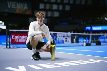 El italiano de 22 años juega en casa y no llega con una mala dinámica: títulos en Viena y Pekín. Además, logró los de Montpellier y su primer Masters 1.000, el de Viena. Además de pisar por primera viez las semifinales de un Grand Slam en Wimbledon. Su balance, 57-14 (80,3%). Y se le da bien Alcaraz, con un 4-3 en el cara a cara y victoria en sus dos últimos enfrentamientos.