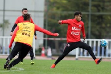 La Roja prepara la final de la China Cup ante Islandia