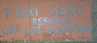 Fanáticos rayan Pinto Durán con mensajes contra Pizzi