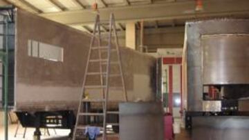 <b>SIN TERMINAR. </b>Los camiones destinados a Hispania siguen en las instalaciones de Cecsa, a la espera de una resolución del asunto.