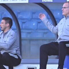 Letales y vulnerables: el loco inicio de Bielsa en la Premier