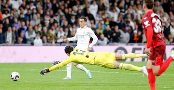 Lucas Vázquez volvió a adelantar al Real Madrid con el 2-1.