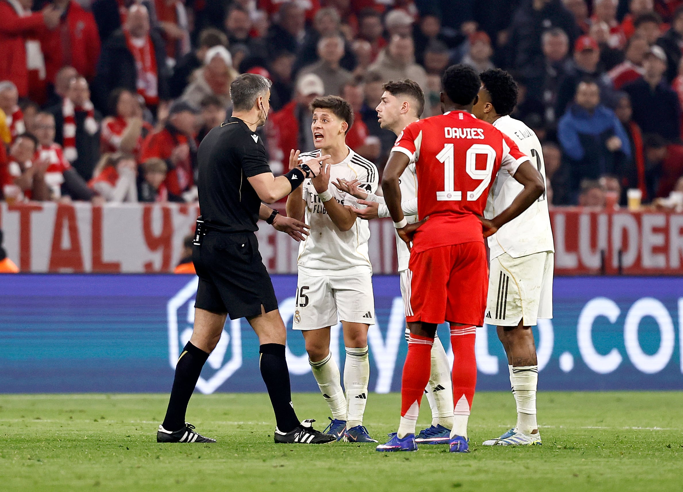 Thierry Henry: “Si te quedas con 10 hombres ante el Bayern y no defiendes en equipo, te van a castigar”