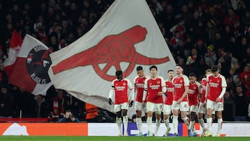 Arsenal players celebrate Arsenal's Norwegian midfielder #08 Martin Odegaard scoring their fifth goal during the UEFA Champions League Group B football match between Arsenal and RC Lens at the Arsenal Stadium in north London on November 29, 2023. (Photo by Adrian DENNIS / AFP)