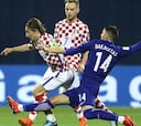 Croacia golea a Grecia y queda a un paso del Mundial de Rusia