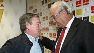 <b>SU VALEDOR. </b>Samper es el único que cree en Clemente para darle la vuelta a la tortilla.