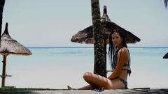 Garbi&ntilde;e Muguruza posa en una playa de Isla Mauricio durante sus vacaciones.