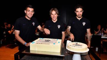 Kovacic, Modric y Vrsaljko fueron homenajeados por la federaci&oacute;n croata por haber ganado Champions y Europa League con sus equipos.