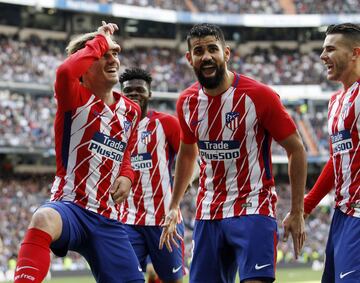 Griezmann celebra el 1-1 con el resto del equipo. 